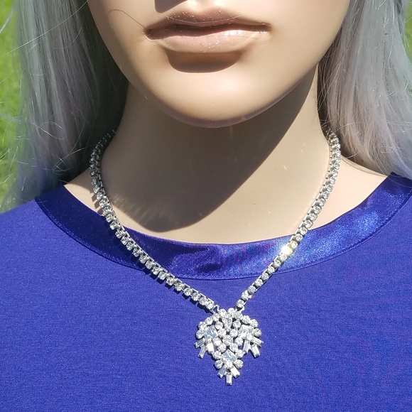 Jewelry - Beautiful Vintage Rhinestone Necklace SALE